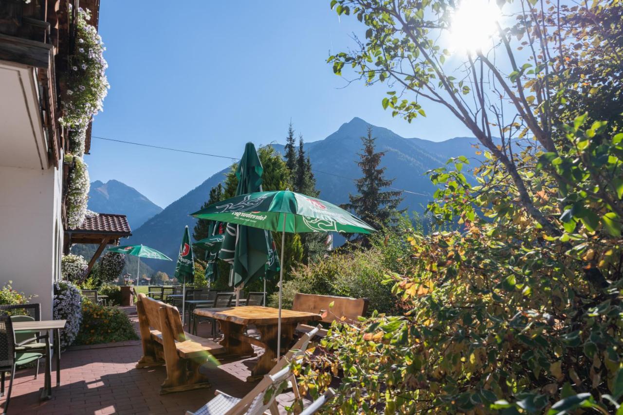 Panorama-Hotel Winklerhof Holzgau Esterno foto