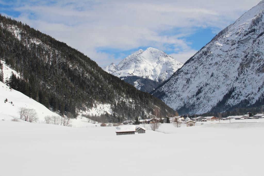 Panorama-Hotel Winklerhof Holzgau Esterno foto